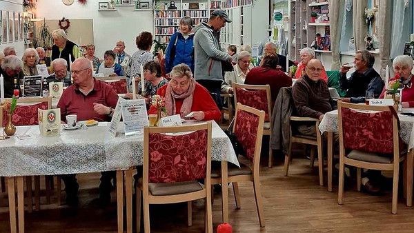 Voll besetzter Saal.