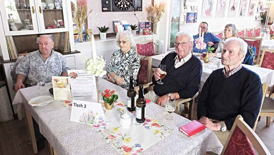 Menschen am Tisch