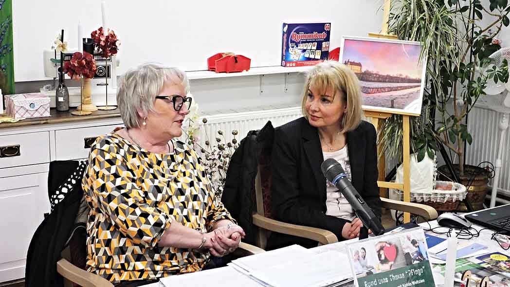 Vorsitzende Andrea Preuß-Borowsky mit Referentin Weltzien.